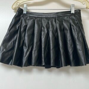 ❤️ 5/$15 Pleather skirt